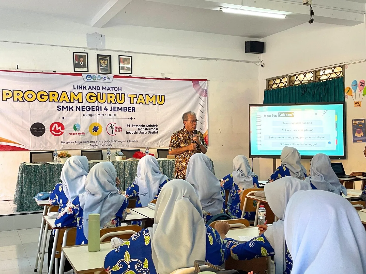 Menjadi Guru Tamu di SMKN 4 Jember